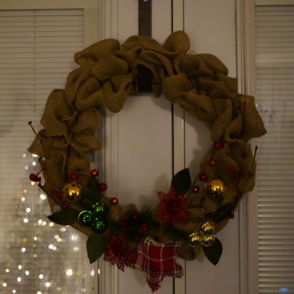 Homemade burlap Christmas wreath - Picture 5 of 5